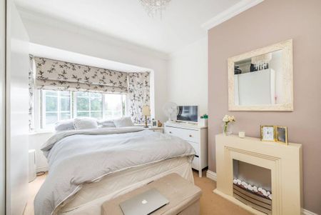 4 bedroom semi-detached house to rent - Photo 3