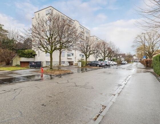 Bright apartment in a beautiful neighborhood - Photo 1