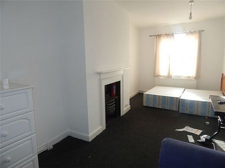 3 Bed - Manchester Road, Huddersfield, West Yorkshire - Photo 4