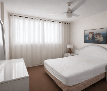 Fully Furnished Coastal Living with Skyline Views – Surfers Paradise - Photo 4