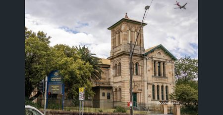 Renovated three bedroom home - Photo 4