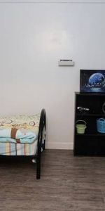 Studio apartment near McGill University - Photo 4