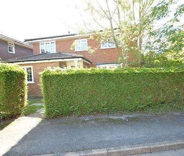 Bedroom Detached House In Cranleigh, GU6 - Photo 5