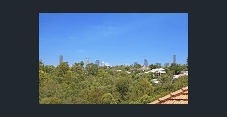 Immaculate 4-Bedroom Family Home with Sweeping Views – Only 6km from the CBD - Photo 4