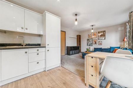 1 bedroom flat to rent - Photo 2