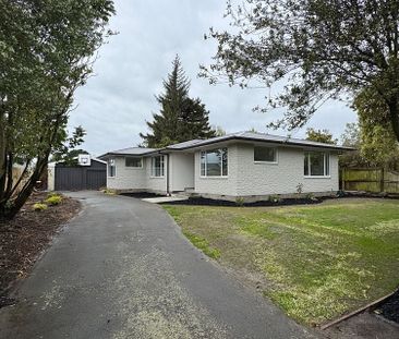 Spacious family home with a pool & large backyard - Photo 1