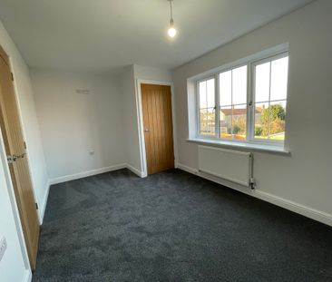 2 bedroom Semi-Detached House to let - Photo 3