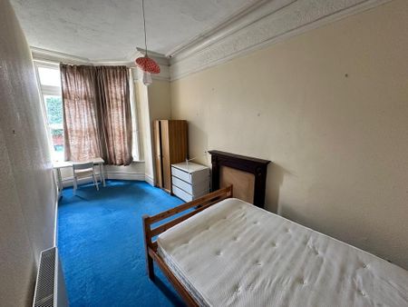 4 bedroom flat to rent - Photo 3