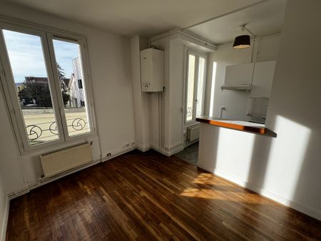 Location Appartement 2 pièces 33m² ST MAUR DES FOSSES 94100 - Photo 3