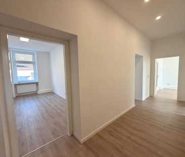 Frisch sanierte 3,5-Zimmer-Altbauwohnung in zentraler Lage von Wupp... - Photo 2