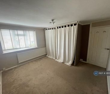 2 bedroom maisonette to rent - Photo 3