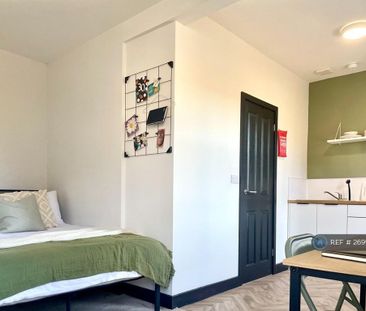 1 bedroom in a house share to rent - Photo 1