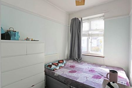 4 bedroom semi-detached house to rent - Photo 5