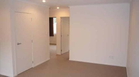 RENT REBATED FIRST 4 WEEKS! 2 Bedrooms with Single carport in Dinsdale - Photo 3