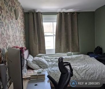 1 bedroom in a flat share to rent - Photo 3