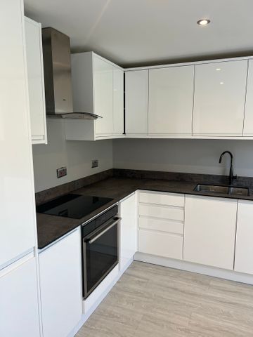 Beautifully presented 3 bed end of terrace to let in Titchfield Common - Photo 5