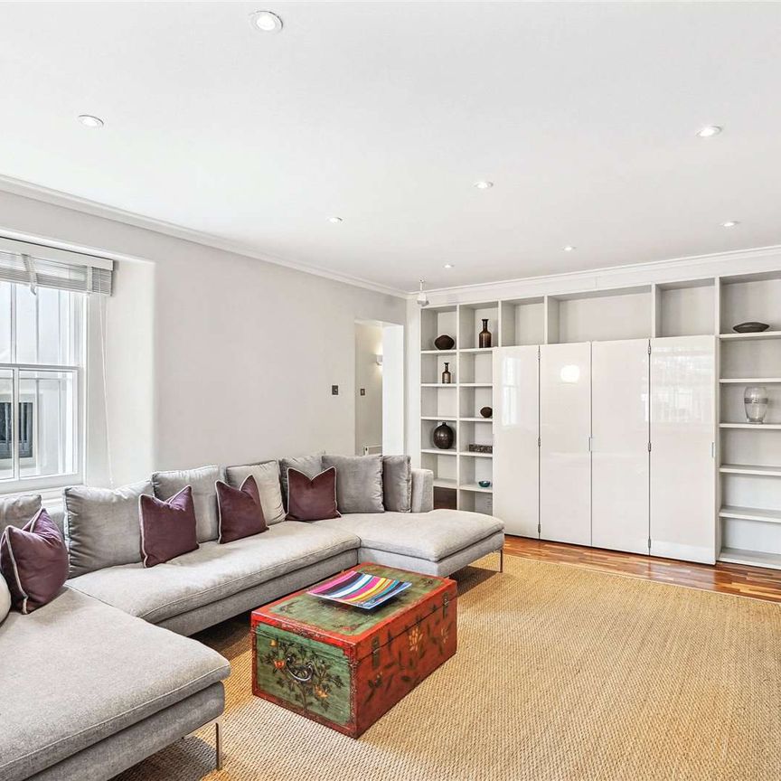 A beautiful and spacious one bedroom apartment in a prime Knightsbridge location with a private garden. - Photo 1