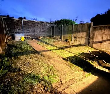 4 bedroom end of terrace house to rent - Photo 6