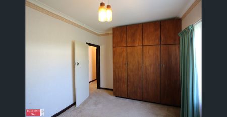 1960's Classic - Photo 3