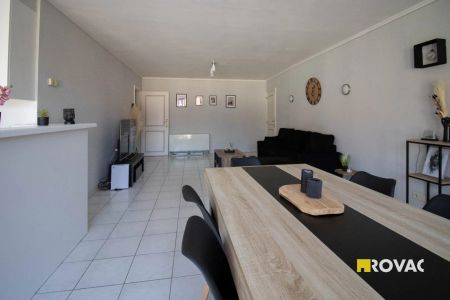 Centraal gelegen en instapklaar appartement (+/- 86 m²) op 2e verdieping met terras - Photo 3