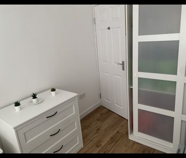 Room in a Shared House, Armitage Road, SE10 - Photo 1