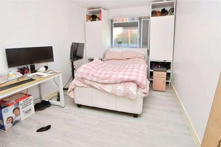Aqua Court, Serpentine Close, Chadwell Heath, Romford, RM6 - Photo 3