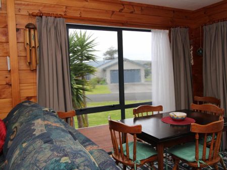 Beach house on Puka - Photo 4