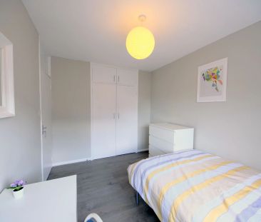 28 Hereford Street – Room 4 - Photo 3