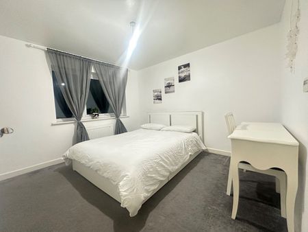 2 Bed Terraced House, Morton Hall Road, M12 - Photo 3