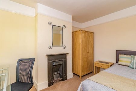 4 bedroom terraced house to rent - Photo 4