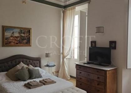 Center-Historic Jewish Quarter: Elegant apartment situated in beautiful Palazzo Nobiliare. Entrance, spacious living with original wood frescoed ceilings, large modern dining and kitchen, 4 bedrooms, 4 Baths, small terrace. #1527