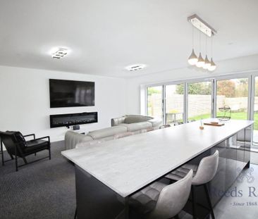 4 bedroom detached house to rent - Photo 3