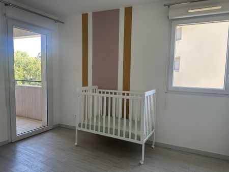 Location Appartement 4 pièces 72m² MARSEILLE 14ème - Photo 5