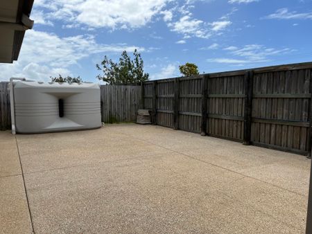 12 Lancaster Way, 4740, Ooralea - Photo 3