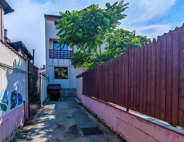 Vila spațioasă, 4 camere, nemobilată, București - Photo 1