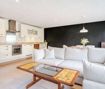 Kestrel Road, Farnborough, Hampshire, GU14 - Photo 3