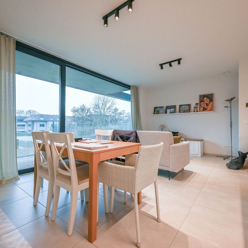 Tweeslaapkamerappartement in blok IV van residentie Blauwpoorte - Photo 1