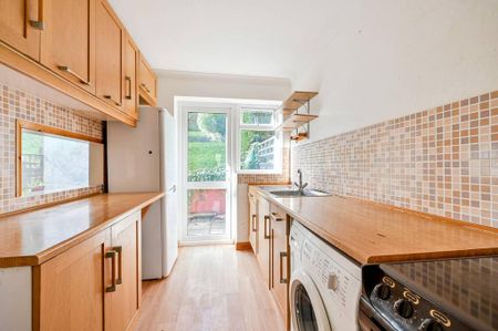 4 bedroom terraced house to rent - Photo 4