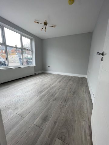 5 Bed Terraced House, Seymour Avenue, LU1 - Photo 4