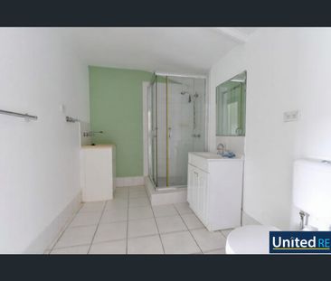 One Bedroom Granny Flat with Water Usage Included - Close to all Am... - Photo 1