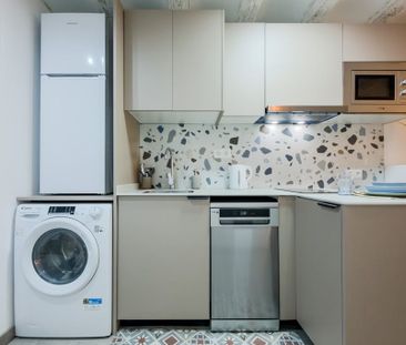 Carrer dEn Robador, Barcelona, Catalonia 08001 - Photo 4