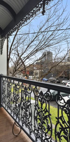 Refined South Melbourne Living - Photo 1