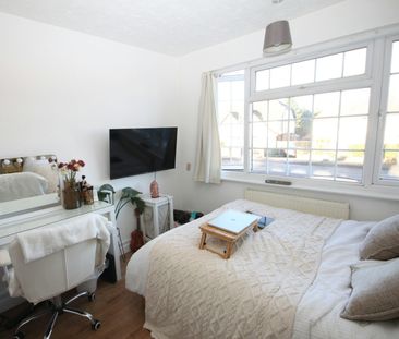 Terraced House to rent on - Photo 5