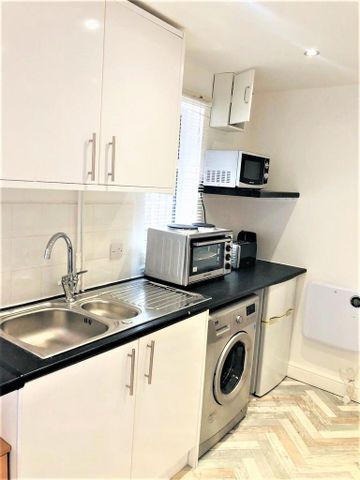 1 bedroom in a house share to rent - Photo 4