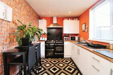 2 bedroom semi-detached house to rent - Photo 3