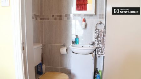 Stylish studio to rent in Dublin, Ireland - Photo 5