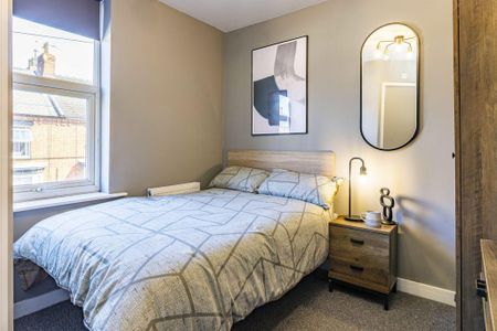 6 bedroom terraced house to rent - Photo 4