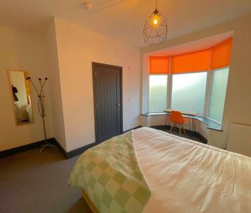 1 bedroom in a house share to rent - Photo 2