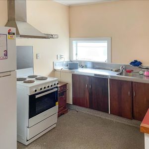 Charming Studio in the Heart of Newtown - Photo 2