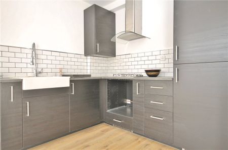 Gleneagle Road, London, SW16 6AF - Photo 3